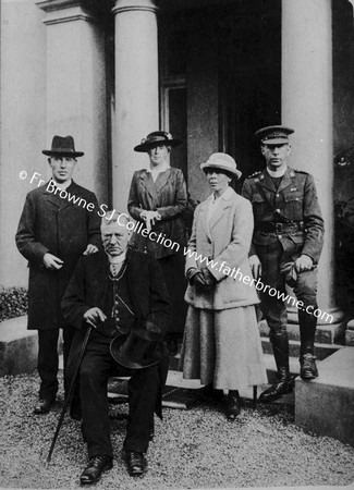 FIRST WORLD WAR BROWNE FAMILY OUTSIDE BISHOPS PALACE